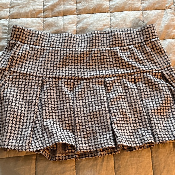 American Eagle Skirt Medium NWT Houndstooth Pleated Mini Skirt Preppy - Picture 2 of 5